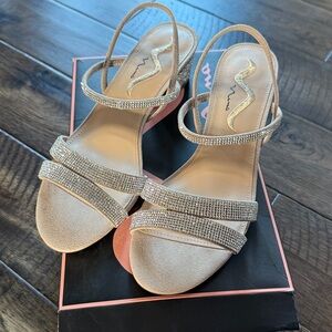 Nina‎ like new Giannis beige taupe dress Sandal 9